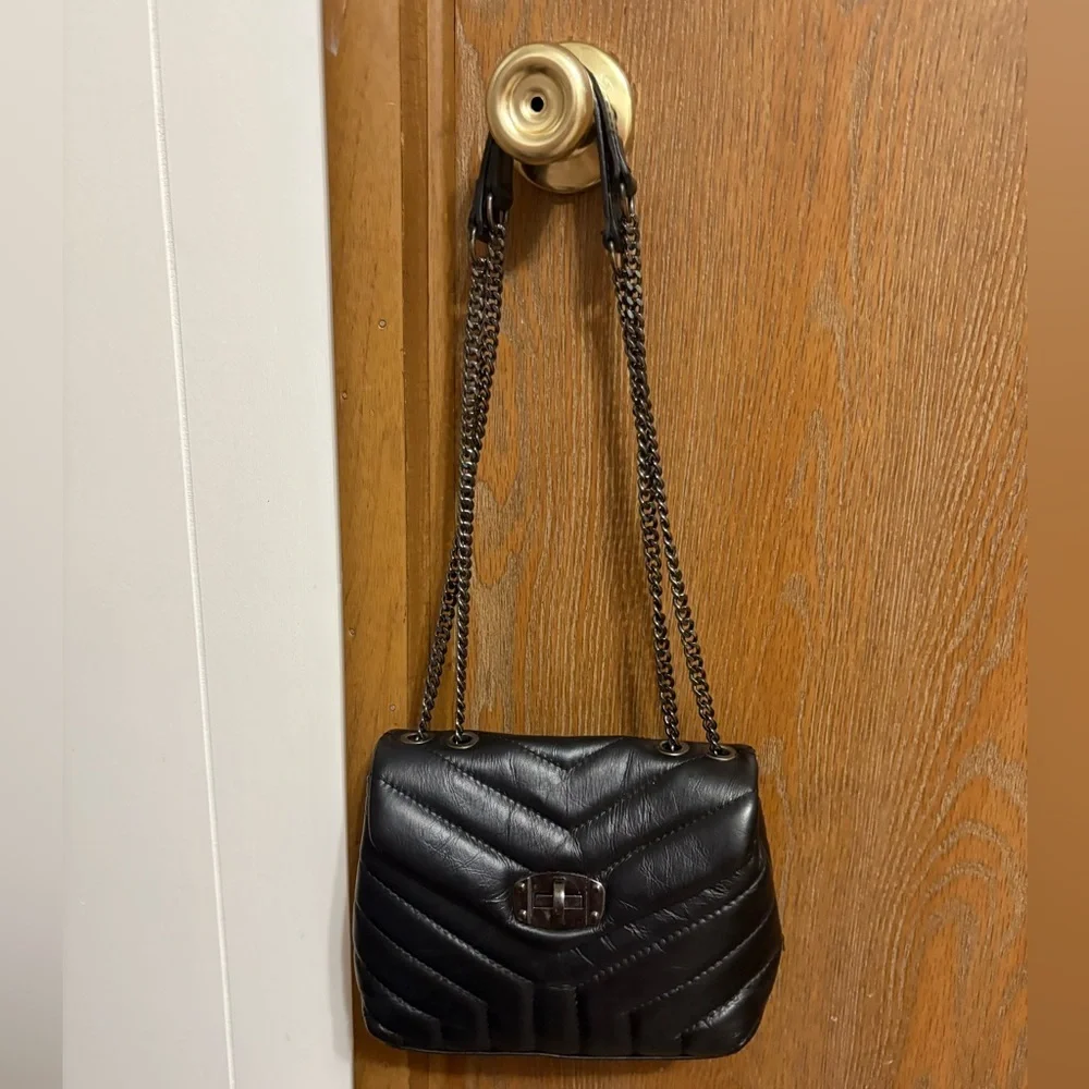 Divina Firenze Black Quilted Shoulder Bag with Chain-Strap Hardware